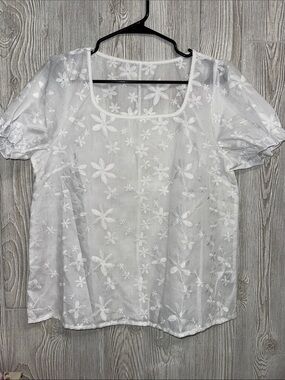 Boutique White Embroidered Floral Scoop-Neck Blouse